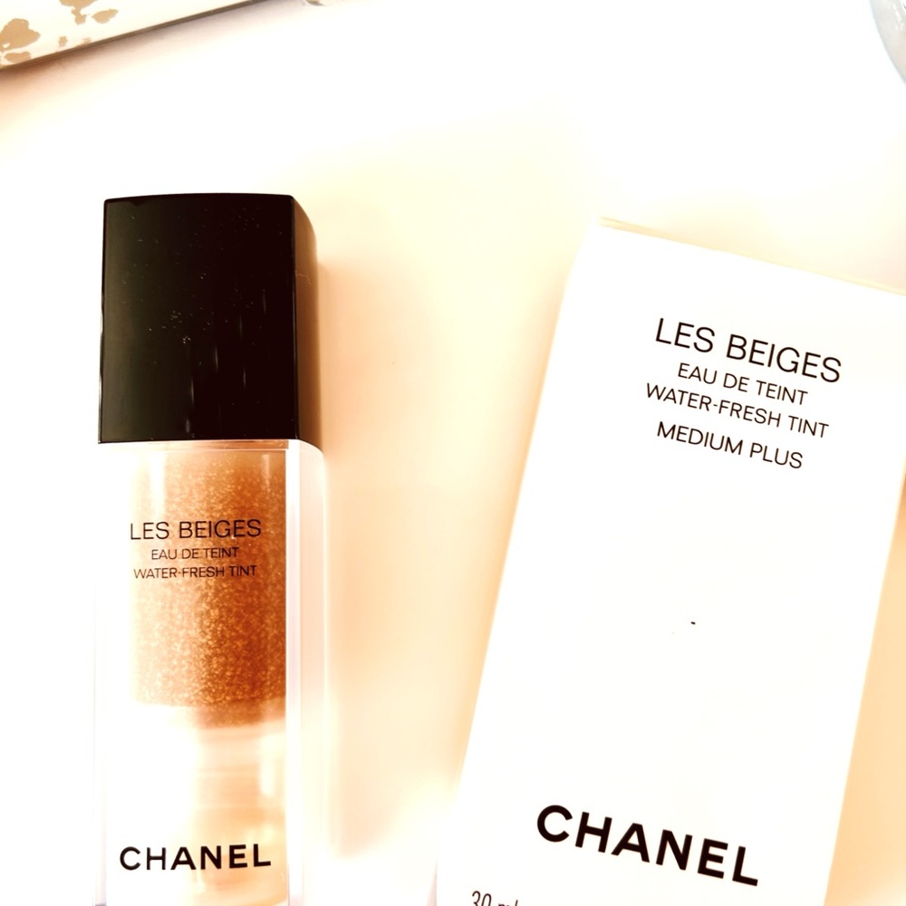 CHANEL Les Beiges Water-Fresh Tint - Medium Plus - Picture 2 of 4